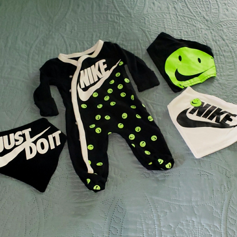 Nike Bundle Glow In the Dark